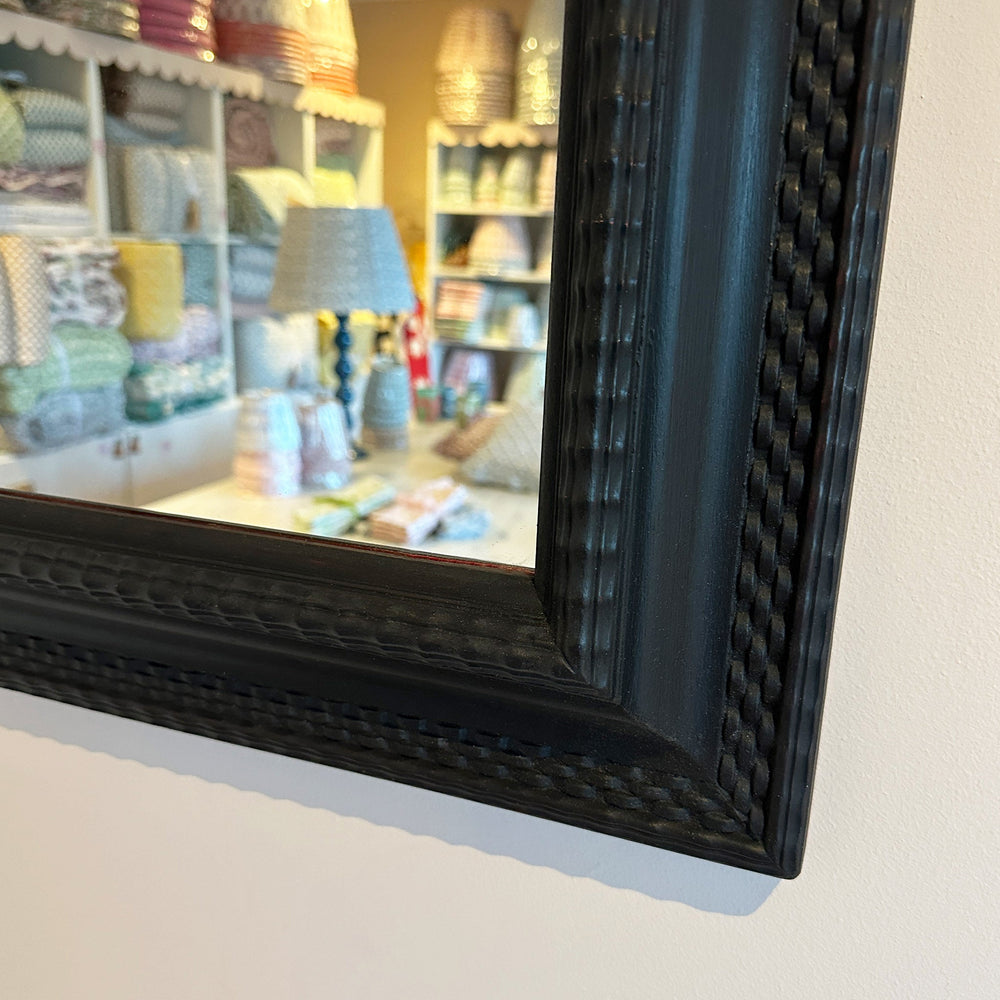 
                  
                    Bold Mirror - Gloss Finish
                  
                
